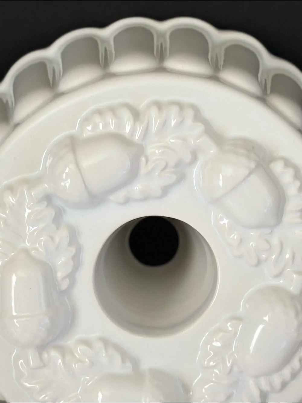 Williams Sonoma White Ceramic Acorn Cranberry Mold Pan Ring Thanksgiving Fall